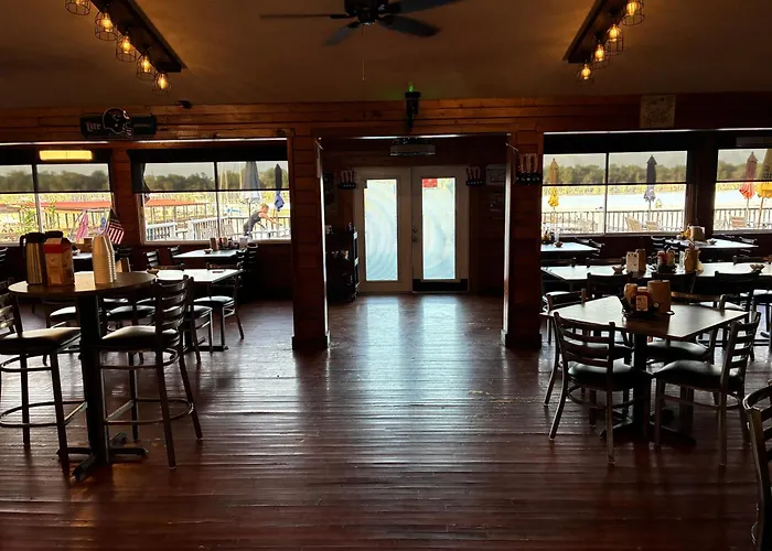 Porky'S Lodge, Bar & Grill